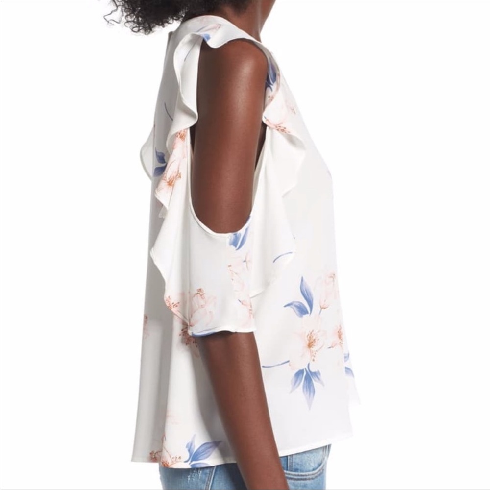 {Lush} Ruffle Cold Shoulder Top - Picture 4 of 15